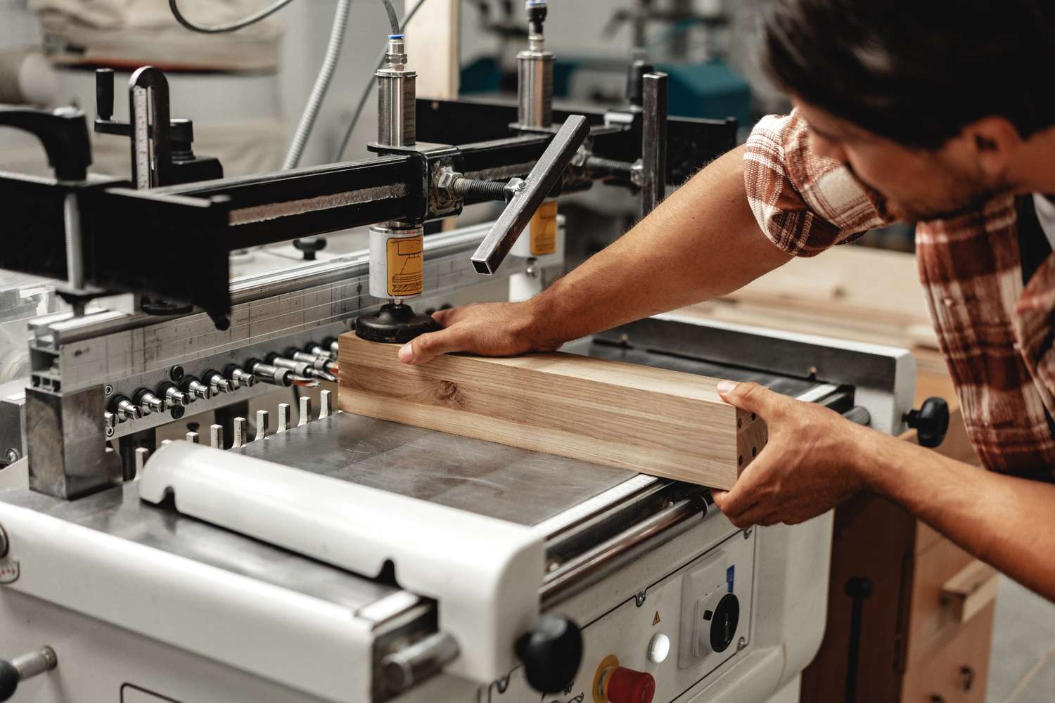 Custom carpentry work and made to measure office furniture solutions